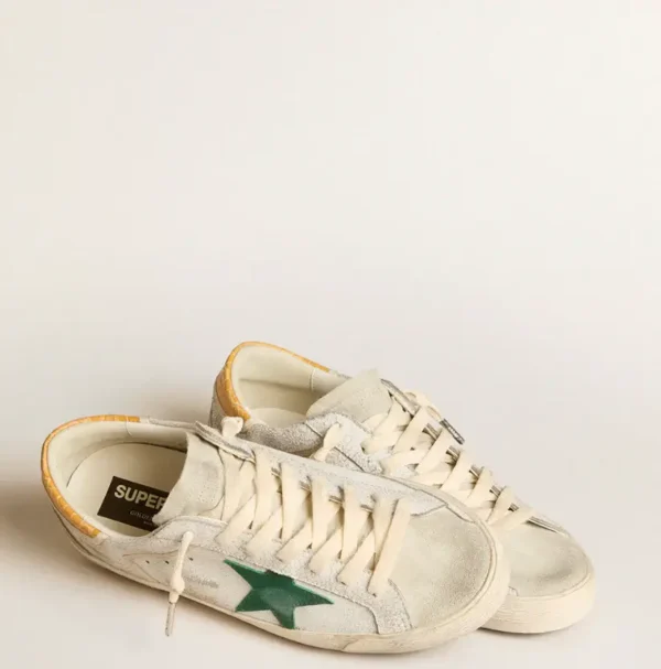 Super-Star con stella in suede verde e talloncino in pelle cocco gialla - immagine 2